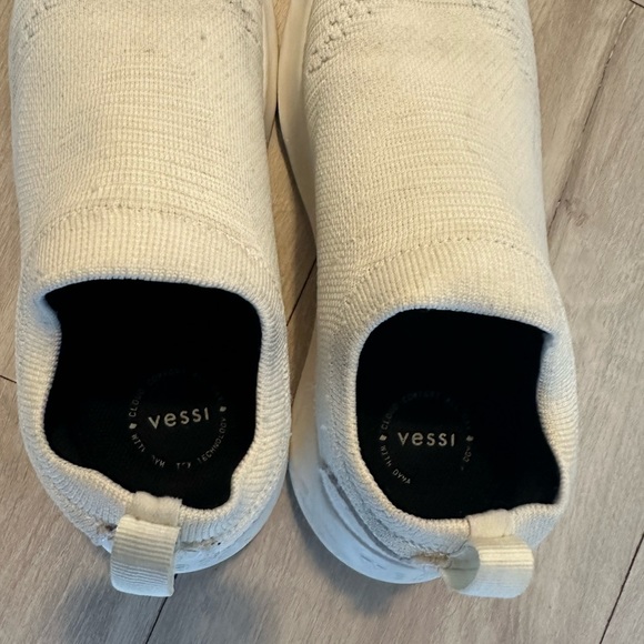 Vessi shoes water proof - Picture 2 of 3